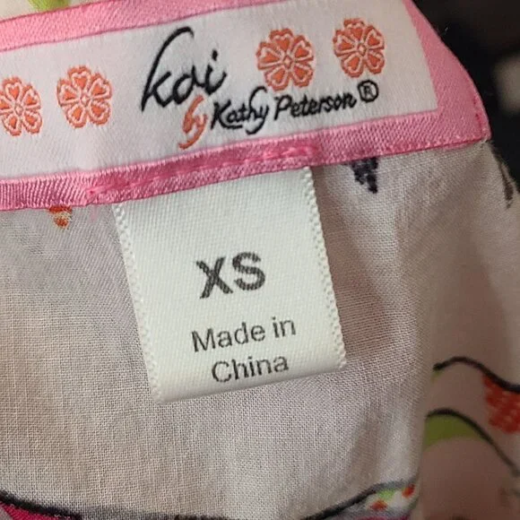 Koi Kathy Peterson Scrub Top Women’s Floral Flag Print Pink Green - Picture 9 of 10